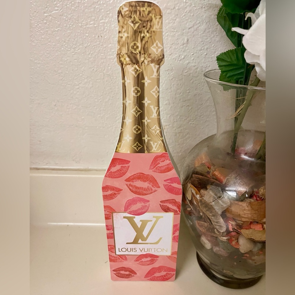 Louis Vuitton Pink design wood lacquer stand up
Art shelf decor